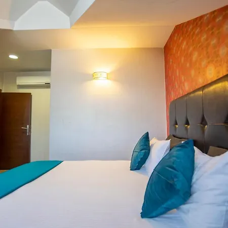 Highway Hotel